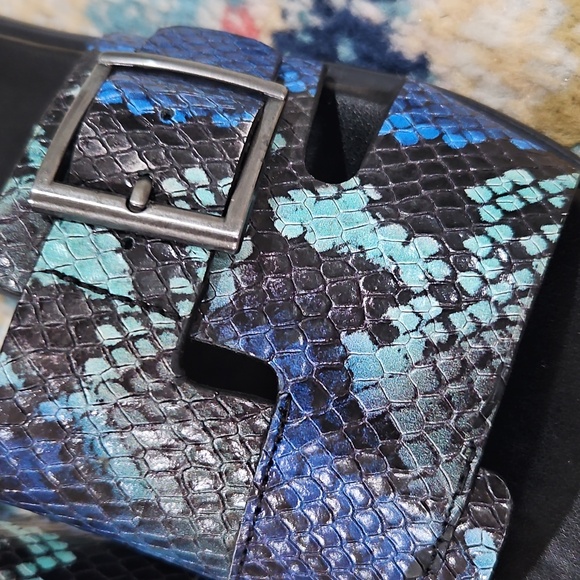 Naturalizer Slides - Picture 2 of 4